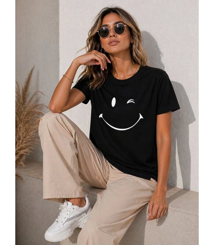 Kadın Minimal Gülümseyen Yüz Baskılı Tişört Kısa Kol Yazlık T-Shirt - Siyah