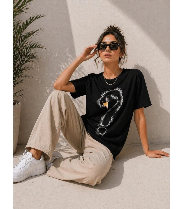 Kadın Kuğu Figürlü Soru İşareti Baskılı Tişört Kısa Kol T-Shirt - Siyah