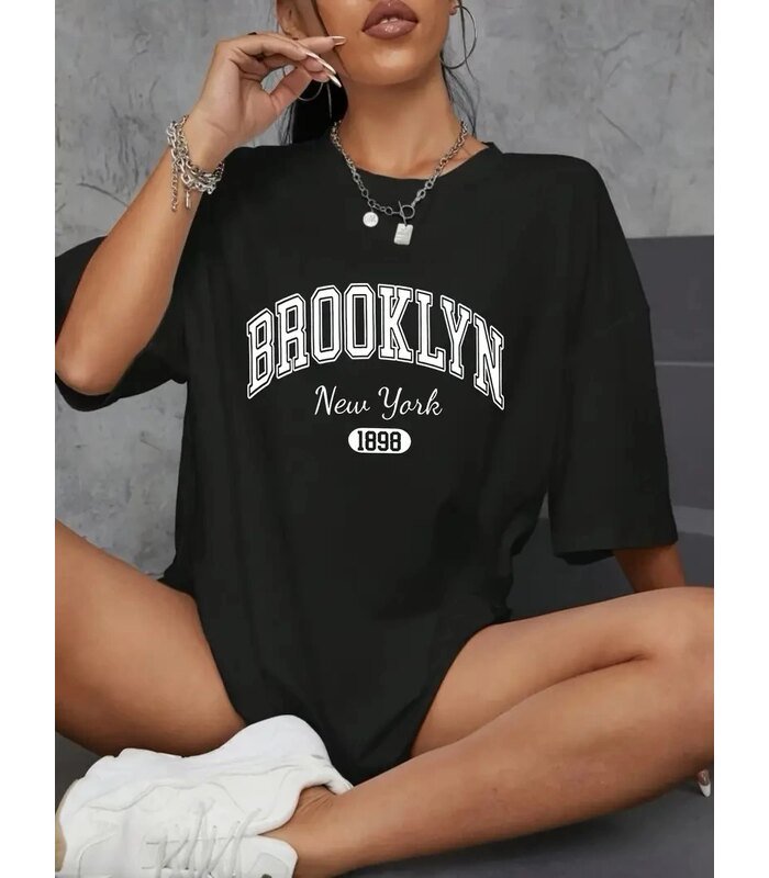 baskili-oversize-bisiklet-yaka-t-shirt-siyah-58147298-sw800sh1066-4243b3e545-700x800-1 Kadın Brooklyn Baskılı Tişört Kısa Kol Bisiklet Yaka Oversize T-Shirt - Siyah - Görsel 1