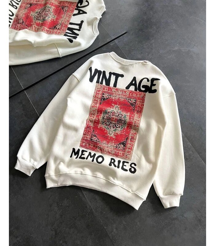 bisiklet-yaka-uc-iplik-baskili-oversize-sweatshirt-beyaz-88730718-sw960sh1197-83051485e2-700x800-1 Kadın Bisiklet Yaka 3 İplik Baskılı Oversize SweatShirt - Beyaz - Görsel 1