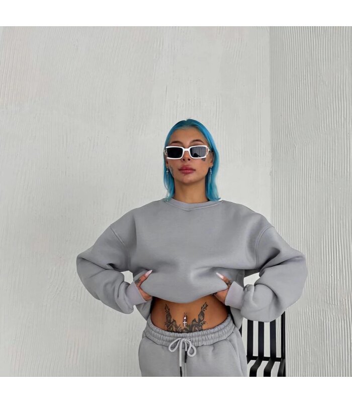 kislik-bisiklet-yaka-uc-iplik-basic-sweatshirt-gri-92938514-sw1280sh1273-d0616868da-700x800-1 Kadın Bisiklet Yaka 3 İplik Pamuklu Basic SweatShirt - Gri - Görsel 1