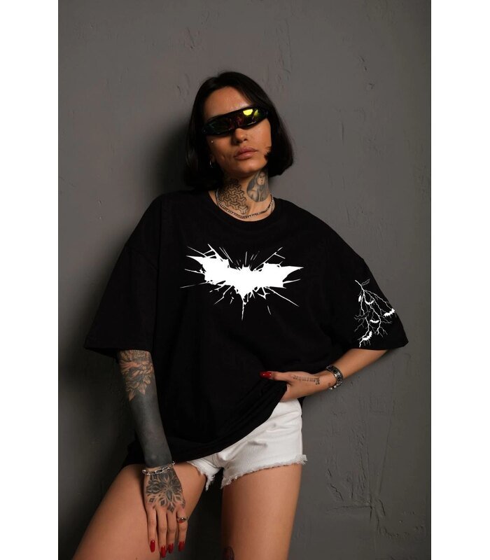 Kadın Bisiklet yaka tişort Ön ve Kol Yarasa Baskılı T-shirt - Siyah